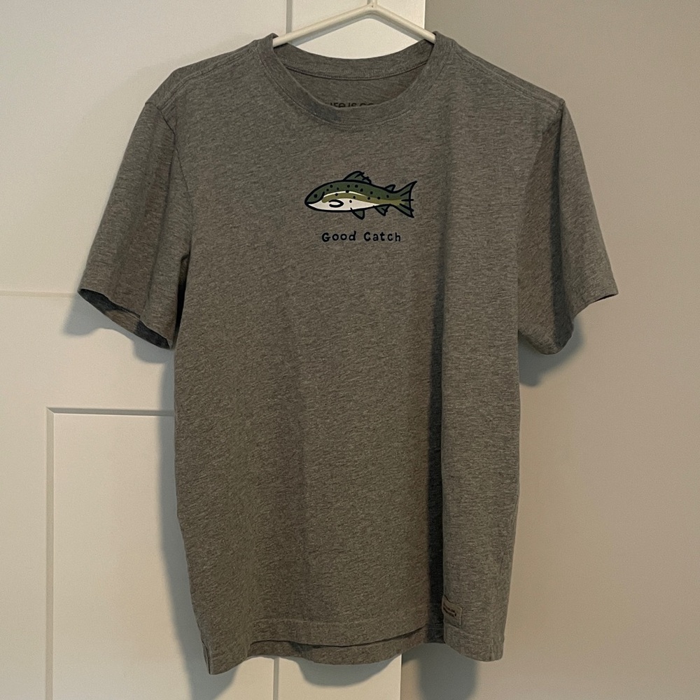 Life Is Good Men’s Gray Fish Graphic T-Shirt